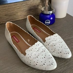 Union bay white scalloped flats